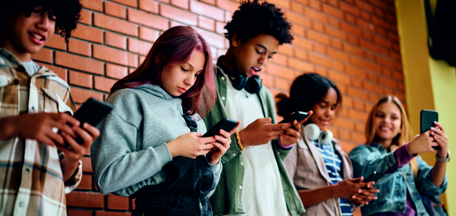 EU Moves to Protect Young People from “Addictive” Social Media Design